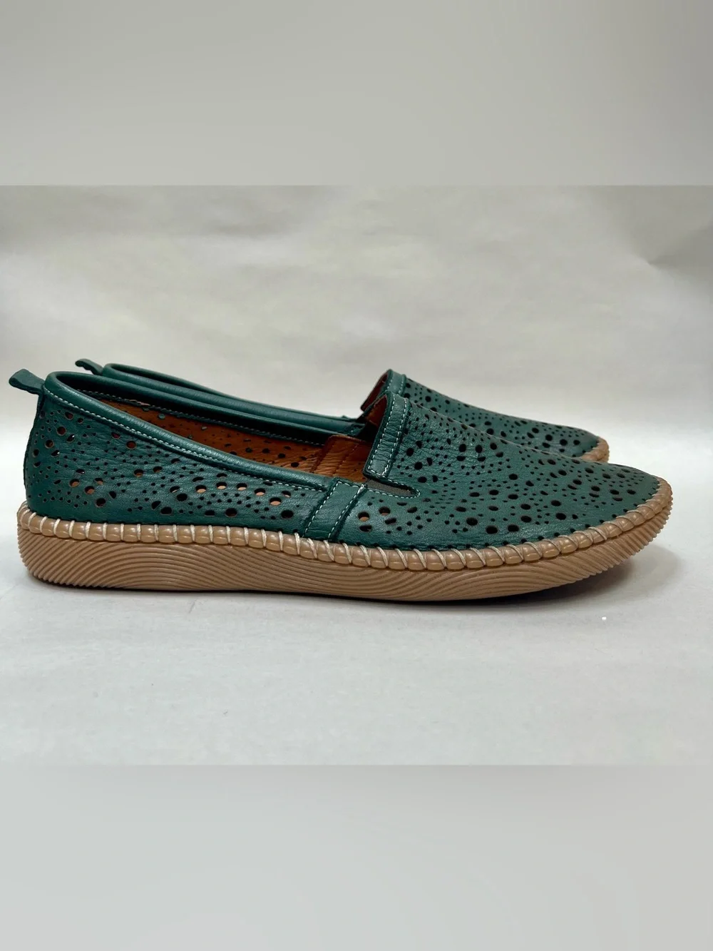 Vaqay Patras Green Leather Loafers Laser Cut Comfort Shoes Womens 42 US 11/12